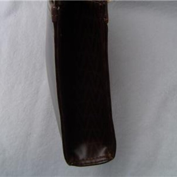 AUTHENTIC MARIO VALENTINO SIGNATURE CLUTCH EUC MADE IN ITALY! - Picture 4 of 16